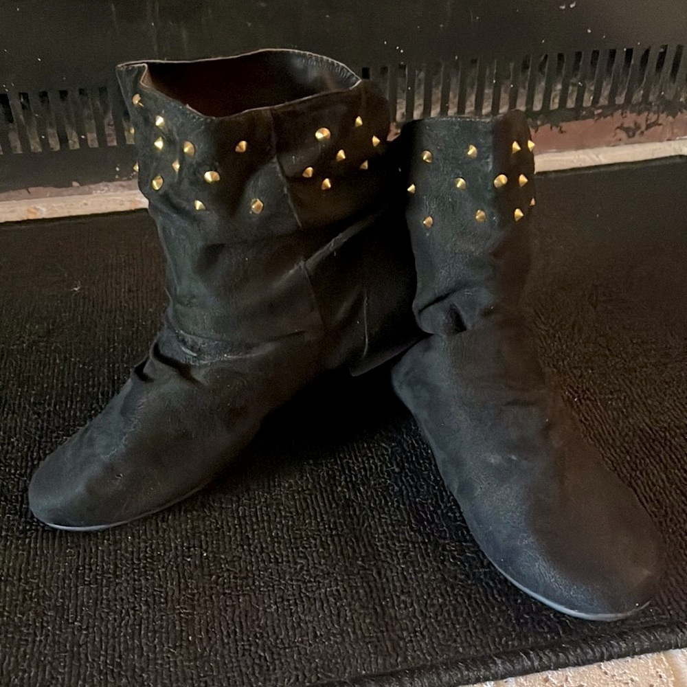 Shoedazzle studded ankle bootie